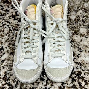 EUC Nike Blaze hightop, white and silver. Women’s 8